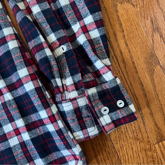 American Apparel Flannel Plaid Button-up Shirt. - Picture 4 of 6